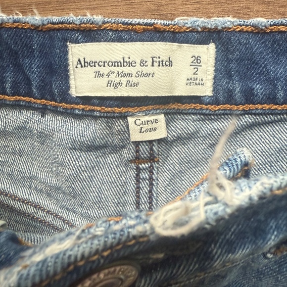 Abercrombie | Size 26 | Curve Love High Rise Mom Shorts 4" - Picture 6 of 7